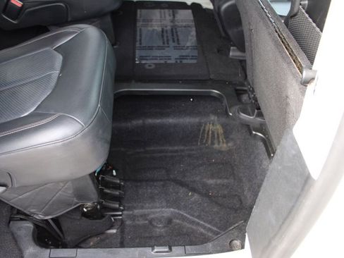 Used 2019 Chrysler Pacifica Touring-L image 24