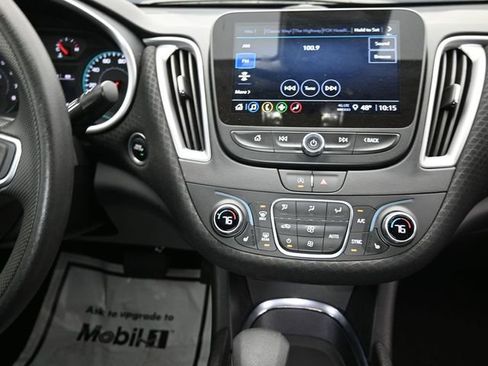 Used 2025 Chevrolet Malibu LT image 32