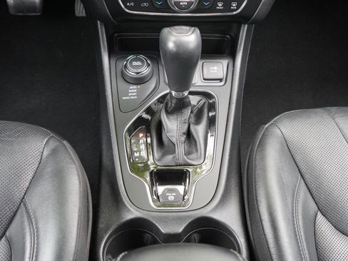 Used 2020 Jeep Cherokee Limited AWD/4WD image 23