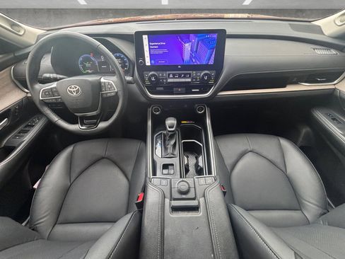 Used 2025 Toyota Grand Highlander AWD Hybrid image 24