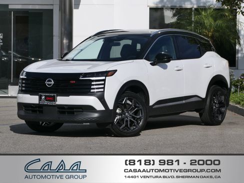 Used 2025 Nissan Kicks SR w/ SR Premium Package FWD image 1