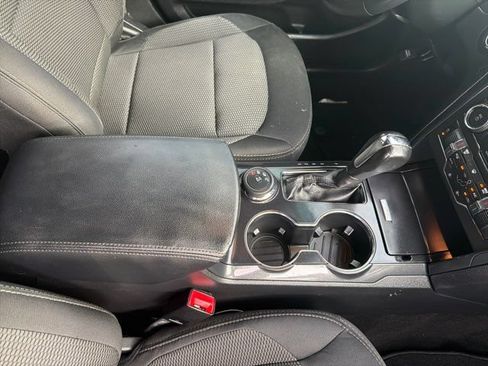 Used 2019 Ford Explorer XLT w/ Equipment Group 201A AWD/4WD image 21