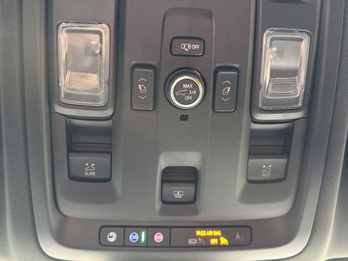 Used 2025 GMC Yukon AT4 AWD/4WD image 46