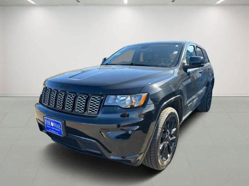 Used 2019 Jeep Grand Cherokee Altitude image 1