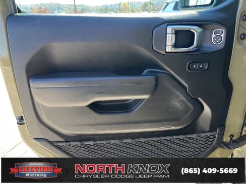 Used 2025 Jeep Wrangler Unlimited Rubicon image 5