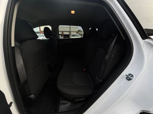 Used 2025 Kia Sportage LX image 30