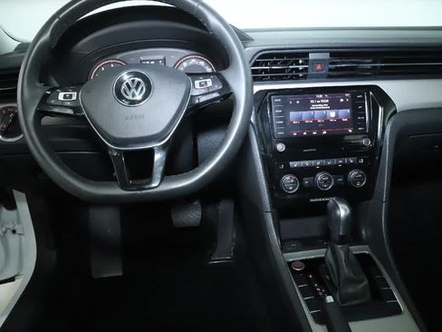 Used 2022 Volkswagen Passat 2.0T SE FWD image 28
