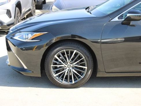 Certified 2025 Lexus ES 350 w/ Premium Package FWD image 4