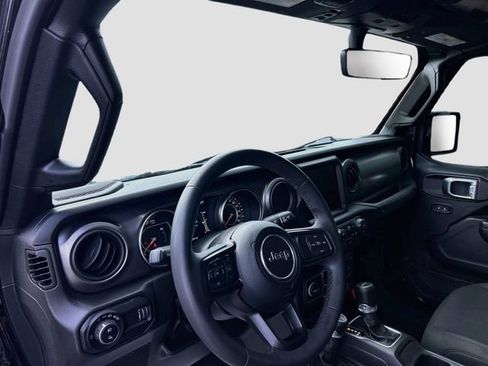 Used 2023 Jeep Gladiator Sport AWD/4WD image 6