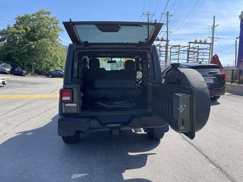 Used 2022 Jeep Wrangler Sport AWD/4WD image 13