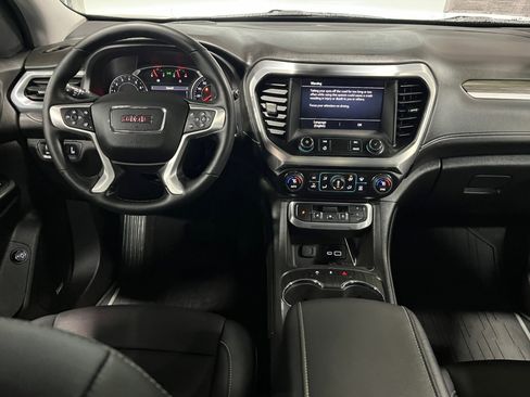 Certified 2023 GMC Acadia SLT w/ Preferred Package image 12