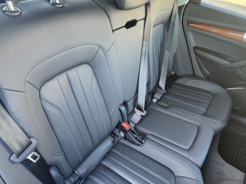 Used 2022 Audi Q5 2.0T Premium w/ Convenience Package image 27