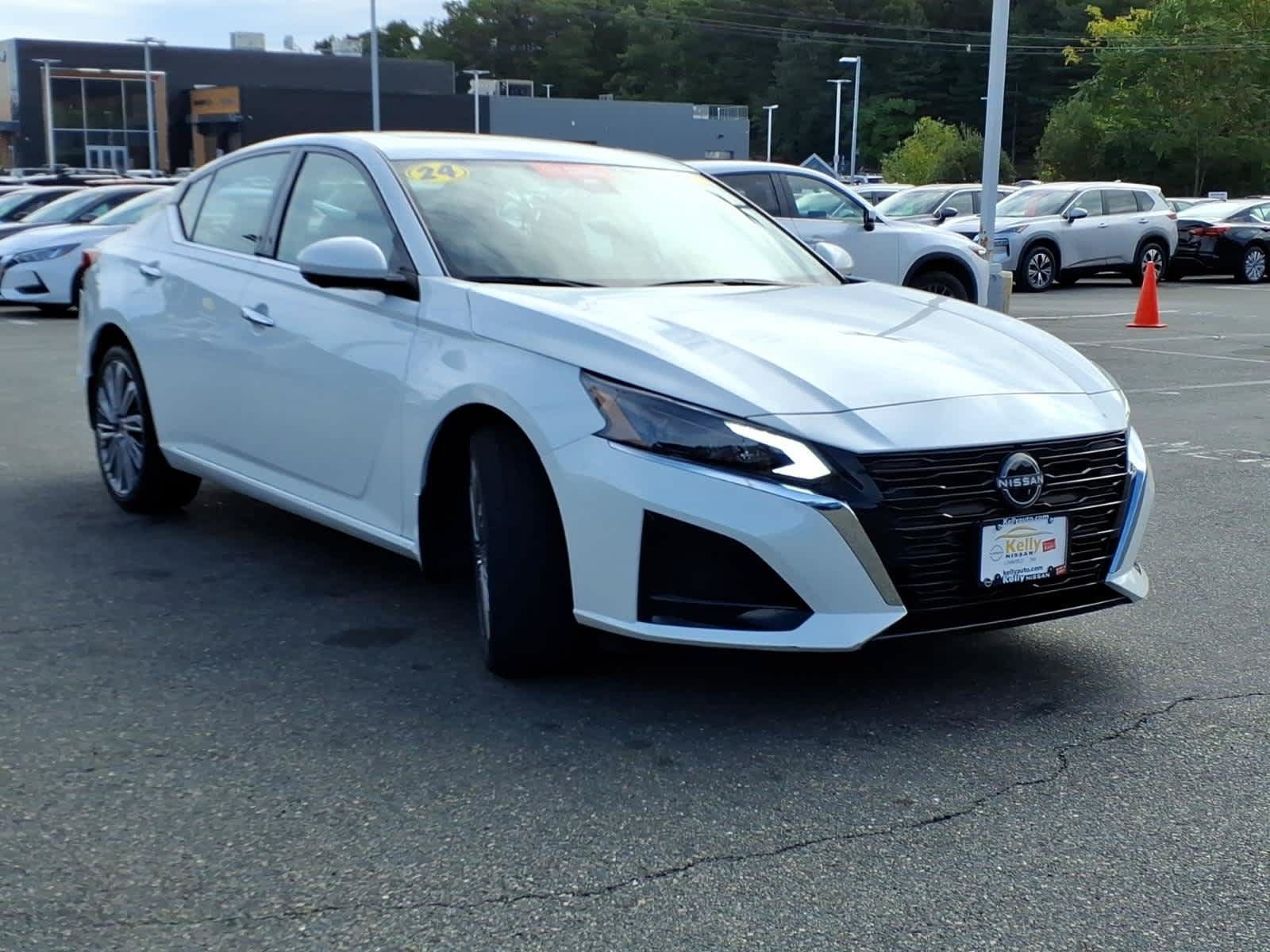 Used 2024 Nissan Altima 2.5 SL AWD/4WD image 3
