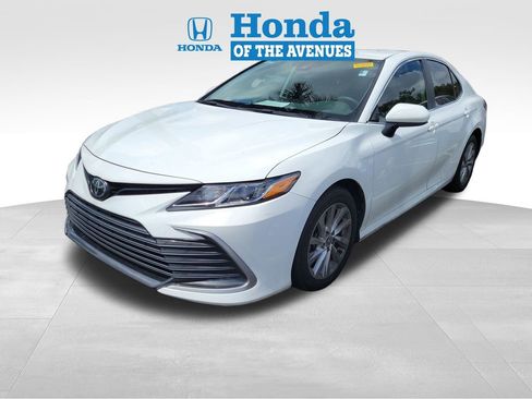 Used 2024 Toyota Camry LE image 3