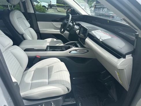 New 2026 Lincoln Nautilus Reserve AWD/4WD image 15