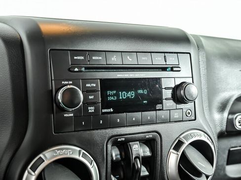 Used 2016 Jeep Wrangler Unlimited Sahara w/ Connectivity Group AWD/4WD image 22