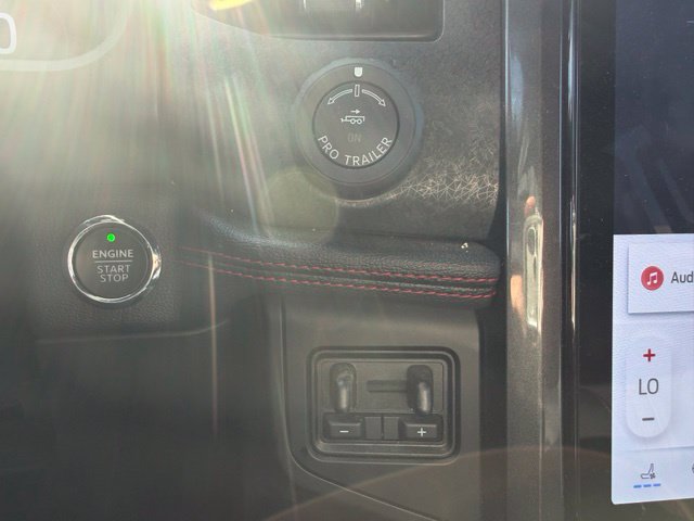 Used 2024 Ford Expedition Limited AWD/4WD image 23
