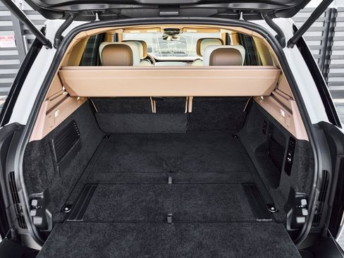 Used 2024 Land Rover Range Rover SV image 16