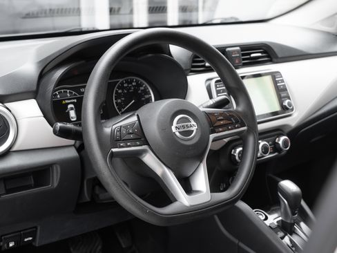 Used 2021 Nissan Versa SV image 11