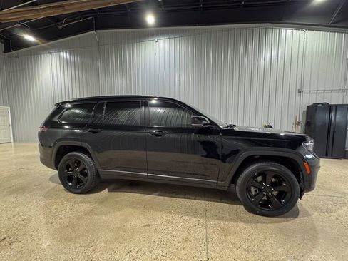 Used 2023 Jeep Grand Cherokee L Limited w/ Black Appearance Package AWD/4WD image 7