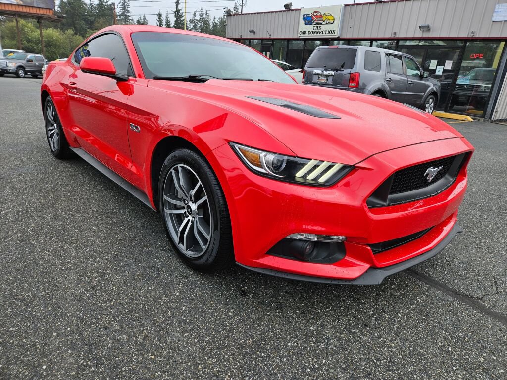 Used 2015 Ford Mustang GT RWD image 3