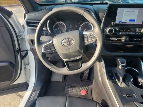 Certified 2024 Toyota Highlander XSE image 26