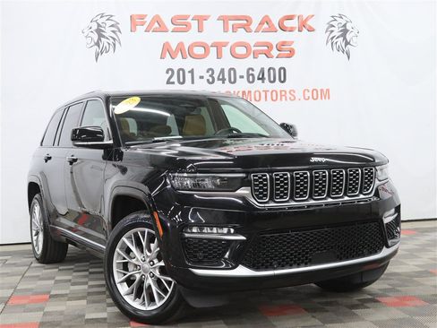 Used 2023 Jeep Grand Cherokee Summit w/ Luxury Tech Group V AWD/4WD image 3