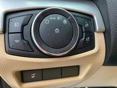 Used 2017 Ford Explorer XLT w/ Equipment Group 202A AWD/4WD image 14