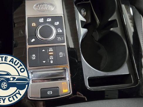 Used 2019 Land Rover Discovery HSE image 21