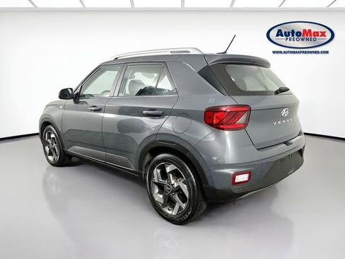 Used 2023 Hyundai Venue SEL image 6