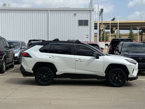 Used 2022 Toyota RAV4 XSE AWD/4WD image 3