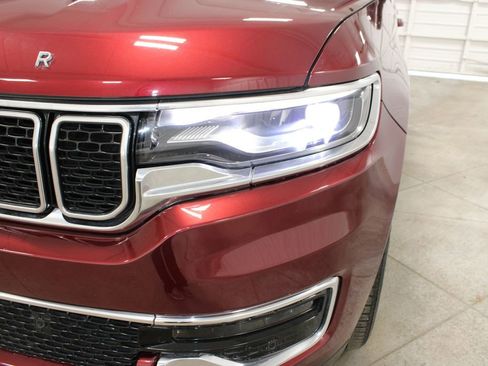 Used 2025 Jeep Wagoneer L Series II w/ 8-pass Seating Package image 13