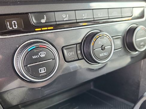 Used 2020 Volkswagen Tiguan SE w/ 3rd Row Seat Package AWD/4WD image 21