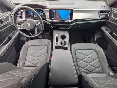 Used 2024 Volkswagen Atlas Cross Sport SE image 10