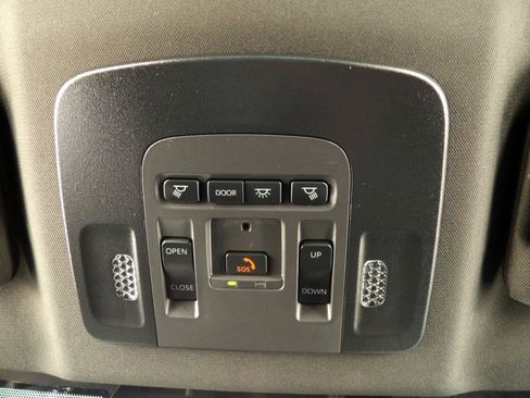 Used 2025 Toyota Camry SE w/ Convenience Package image 10