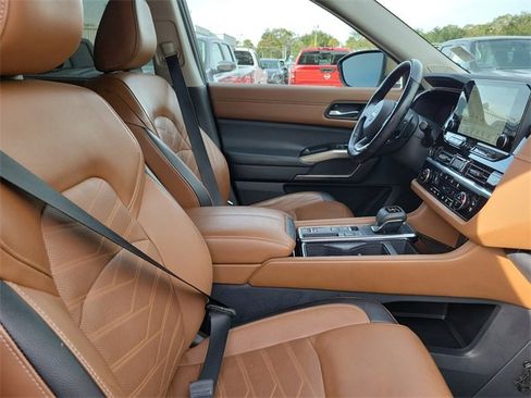 Used 2023 Nissan Pathfinder Platinum w/ Lighting Package (N93) image 35