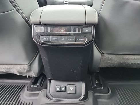 Used 2021 Toyota Highlander Platinum image 20