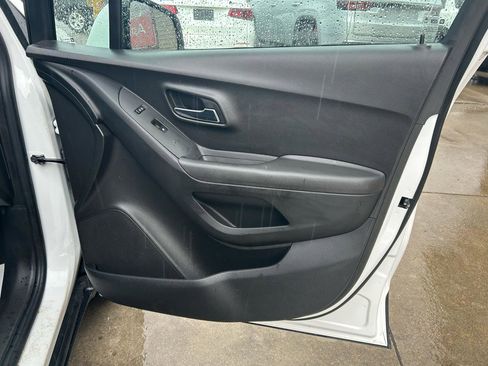 Used 2017 Chevrolet Trax LS image 15