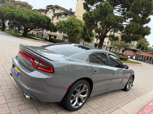 Used 2017 Dodge Charger R/T w/ Navigation & Travel Group RWD image 27