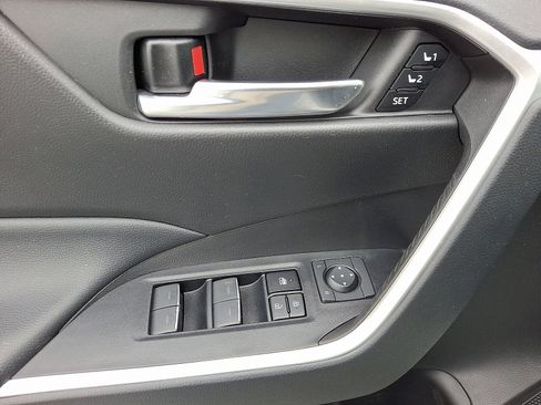 Used 2023 Toyota RAV4 XLE Premium image 12