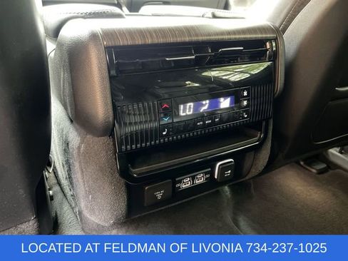 Used 2023 Jeep Wagoneer Series III w/ Preferred Equipment Group image 21