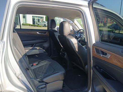 Certified 2025 Volkswagen Atlas SE FWD image 23