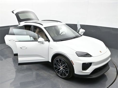 Used 2025 Porsche Macan Electric image 28