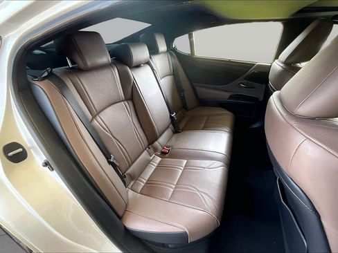 Used 2024 Lexus ES 300h Ultra Luxury w/ Accessory Package (Z2) FWD image 17