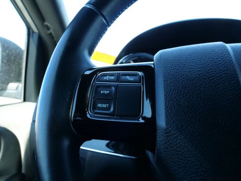 Used 2018 Dodge Grand Caravan SXT image 23