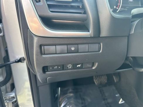 Used 2024 Nissan Rogue SV AWD/4WD image 11