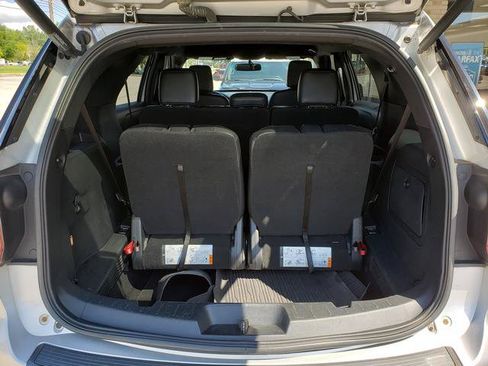 Used 2019 Ford Explorer XLT w/ Equipment Group 202A AWD/4WD image 5
