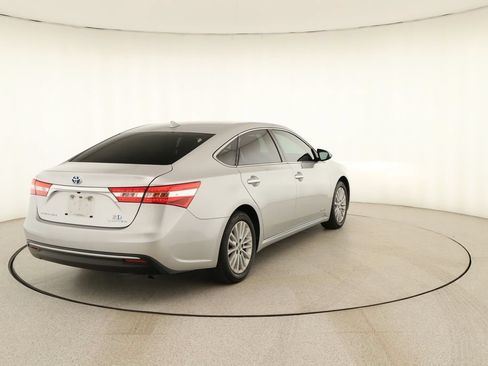 Used 2014 Toyota Avalon Limited w/ Technology Package FWD image 6