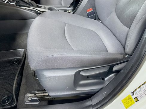 Used 2021 Toyota Corolla LE FWD image 18
