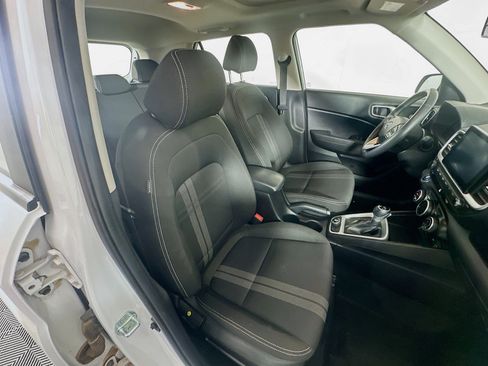 Used 2025 Hyundai Venue SEL FWD image 30
